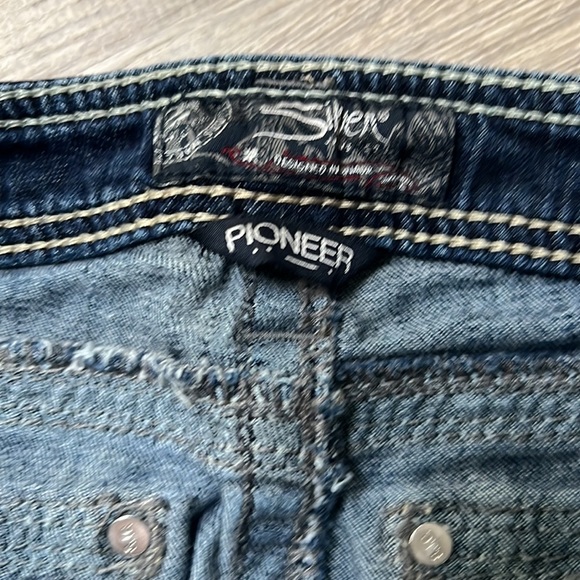 *Like New* Silver Pioneer Jeans 26/31 - Picture 8 of 11